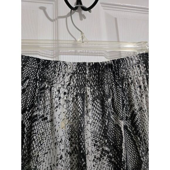 Goddess Wide Leg Pants Size 1X Snake Print Gray White Loose Fit Palazzo Poplin - Picture 6 of 12